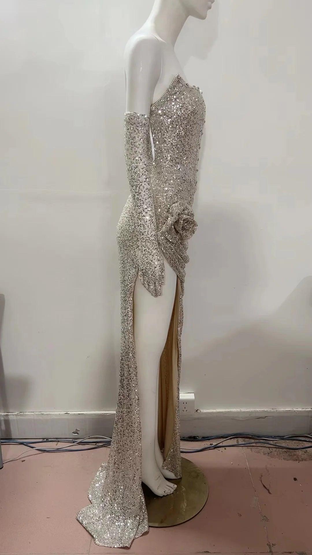 Celebrity Red Carpet Maxi Dress Elegant Rhinestone Silver Sequin Three-diamensional Flower Decorated Long Slit Skirt With Gloves